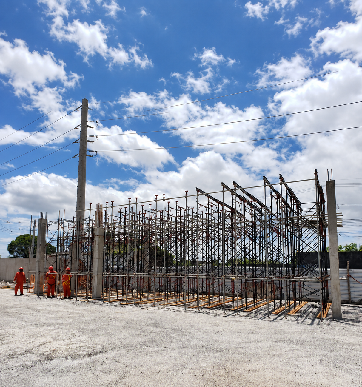 Cimbramento metálico em obra de construção civil